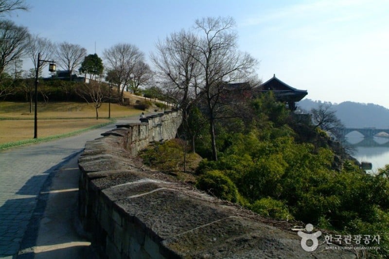 晋州城