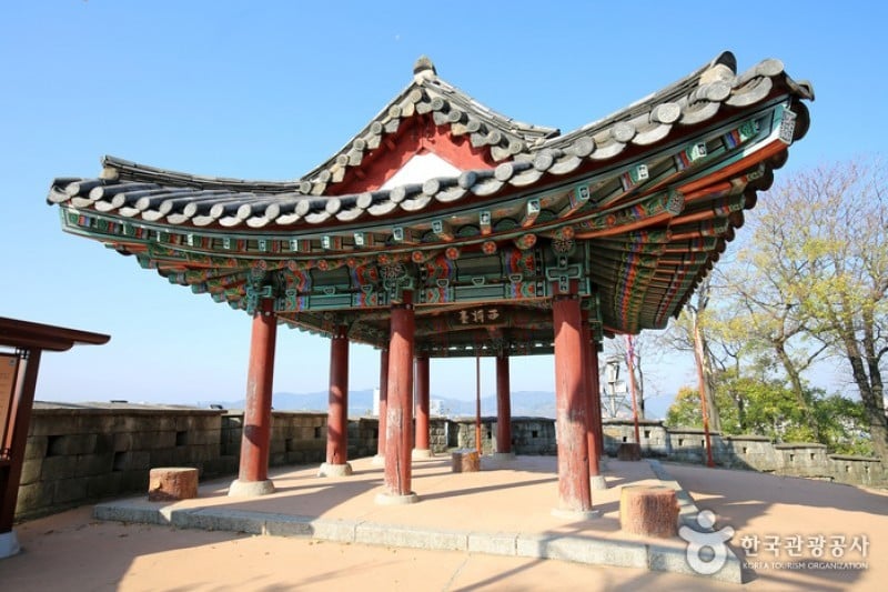 晋州城