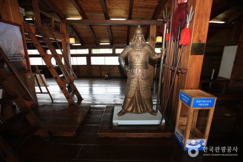 江口岸龟甲船