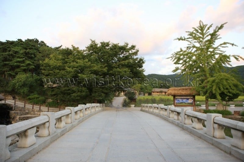 外岩里民俗村