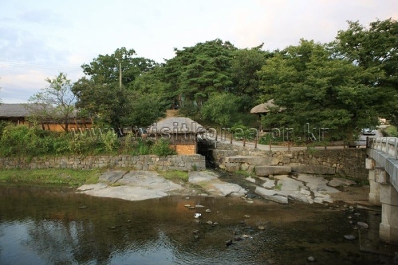 外岩里民俗村