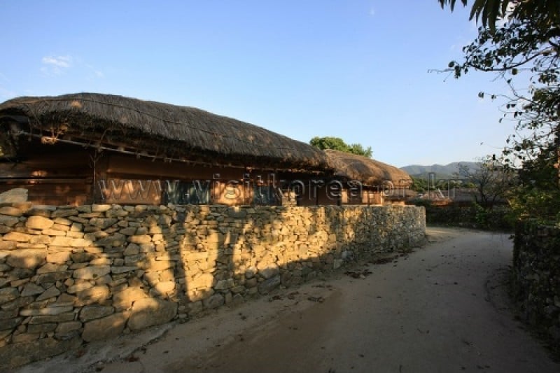 外岩里民俗村