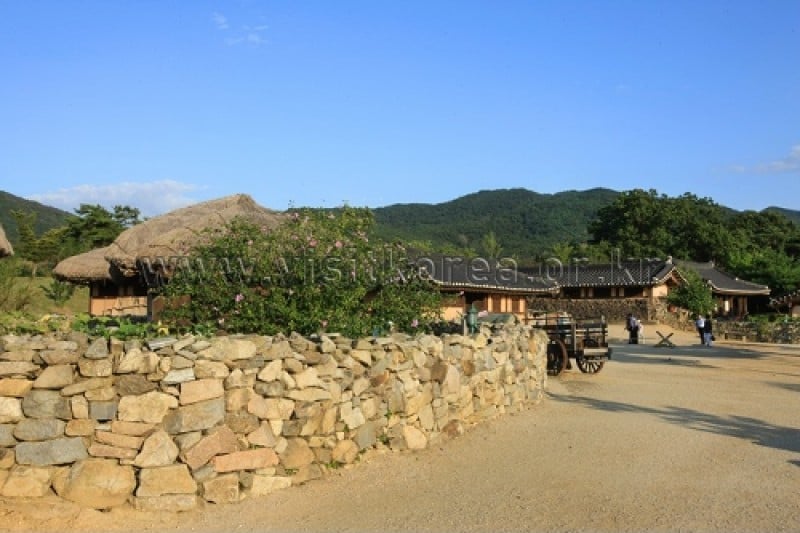 外岩里民俗村