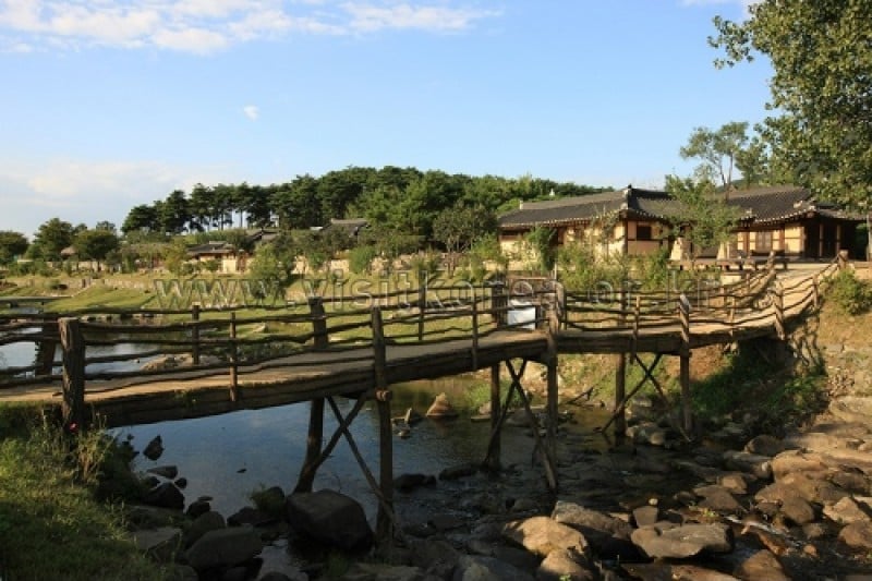 外岩里民俗村