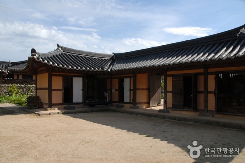 外岩里民俗村