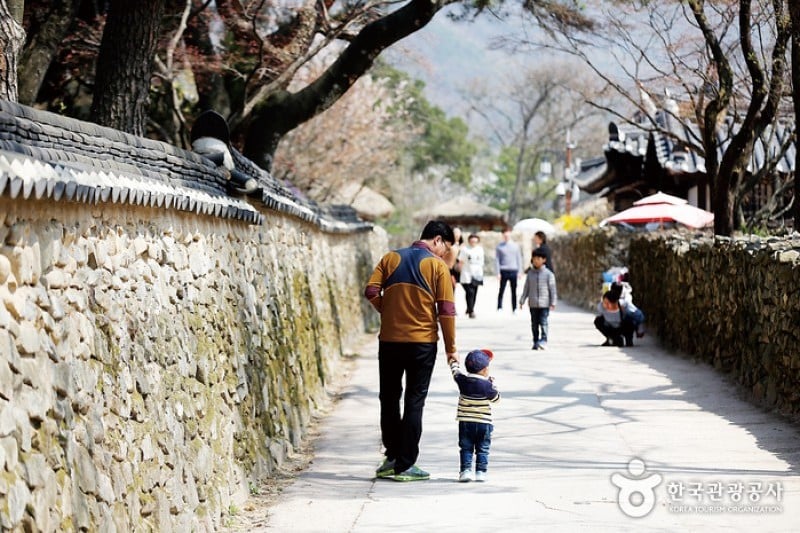 外岩里民俗村