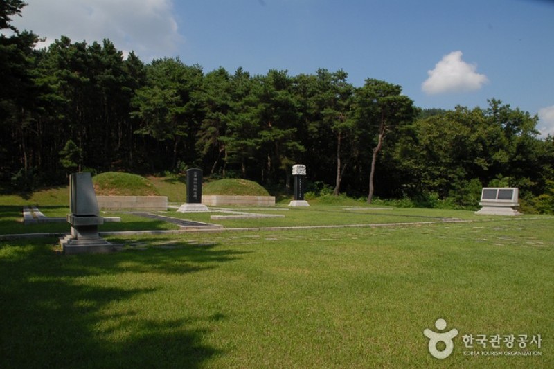 扶余陵山里古坟群[联合国教科文组织世界遗产]부여 능산리 고분군[유네스코 세계유산] (4/11)