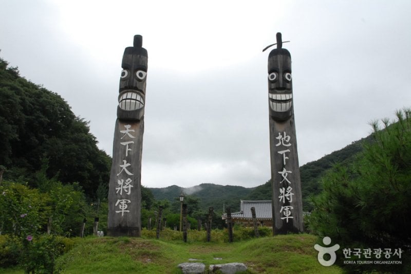 七甲山神柱公园 칠갑산 장승공원 (5/7)