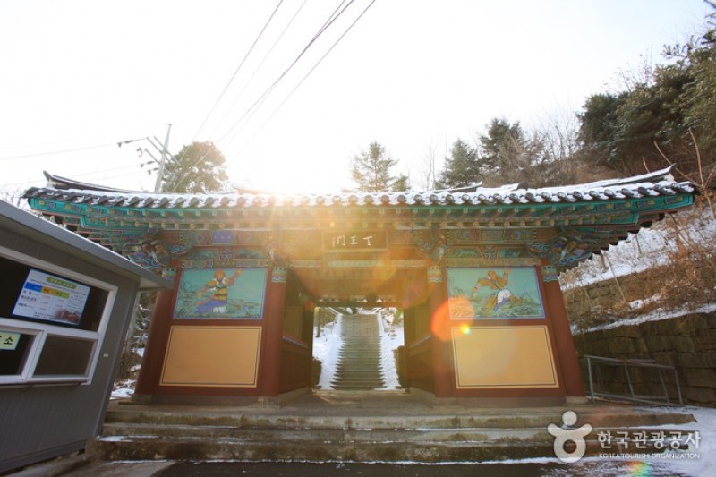灌烛寺