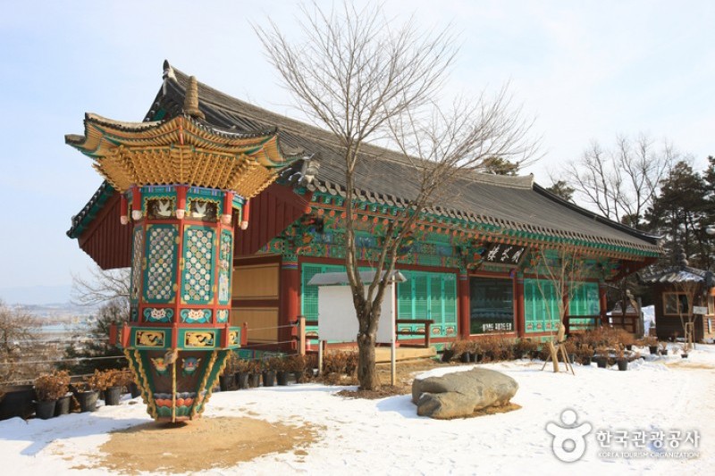 灌烛寺