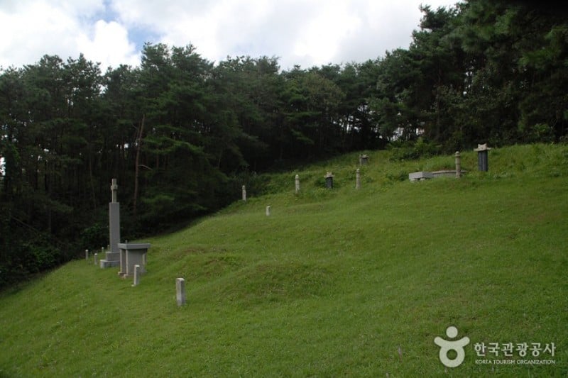 青阳Daracgol串墓圣地