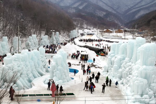 七甲山冰柱喷泉庆典 칠갑산얼음분수축제