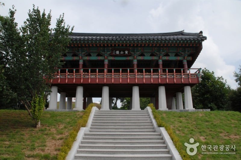 阶伯将军遗址地