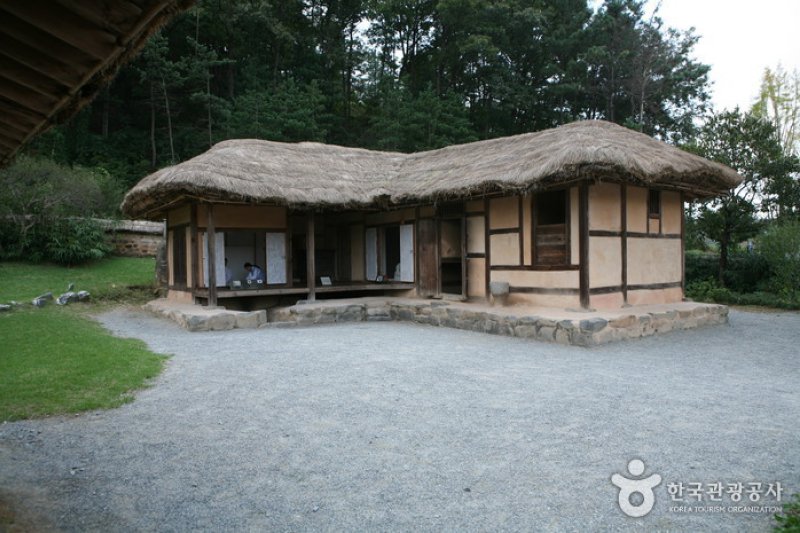柳宽顺烈士遗跡(유관순 열사 유적지)