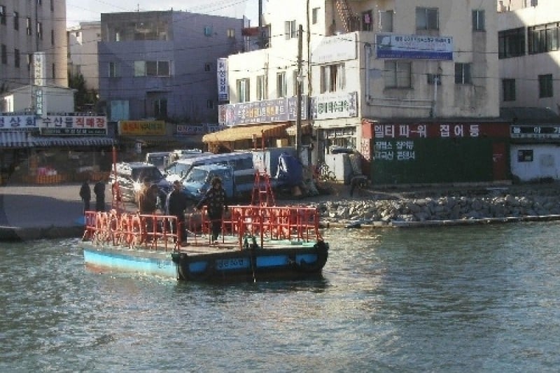 阿爸村人力渡船
