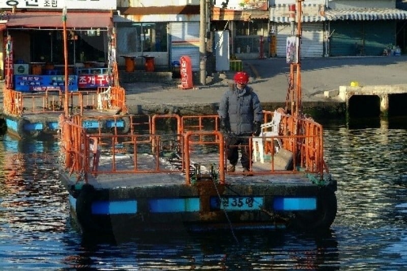 阿爸村人力渡船