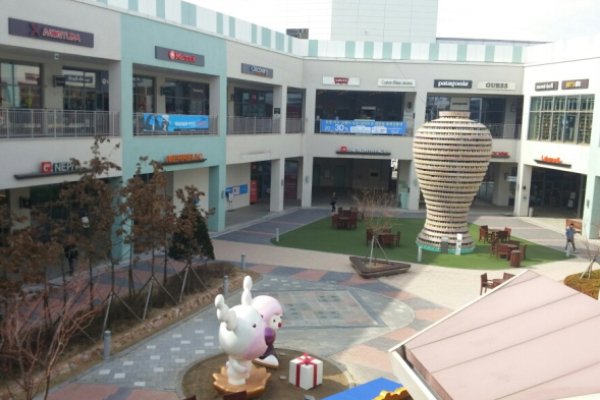 乐天名牌折扣购物中心利川店