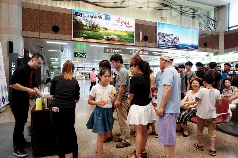 金海机场文化来袭!韩国空港公社季节庆典鸡尾酒表演 (23/31)