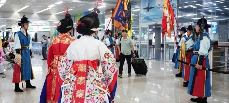 在金海机场观看了韩国观光公社的代表剧目——天剑的归还