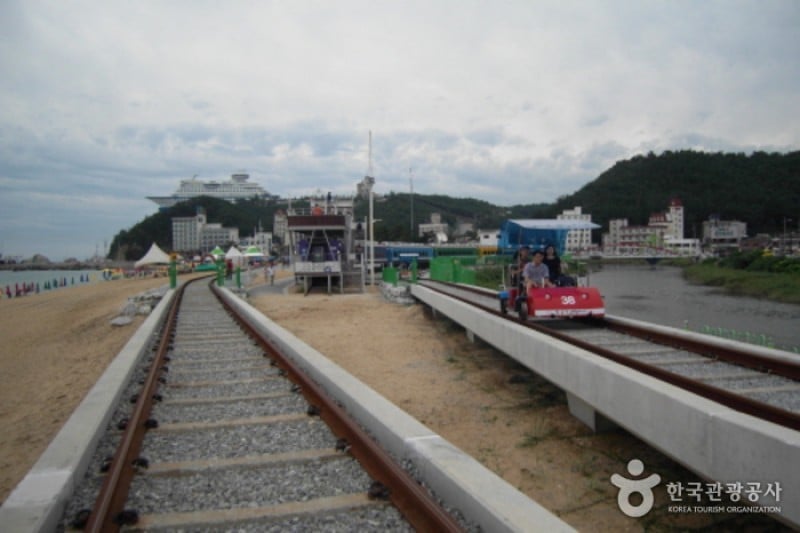 正东津铁路自行车