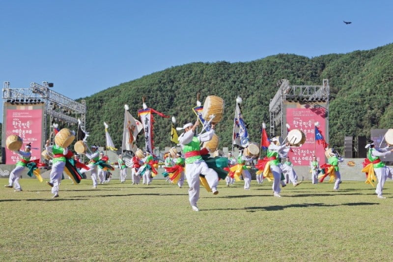 韩国民俗艺术节与全国青少年民俗艺术节한국민속예술축제 및 전국청소년민속예술제