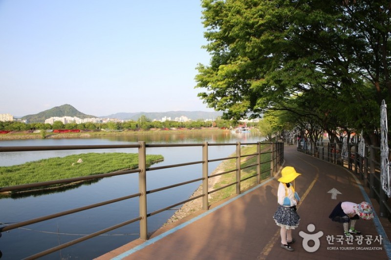 孔之川游园地
