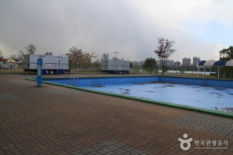 汉江市民公园广渡口游泳场