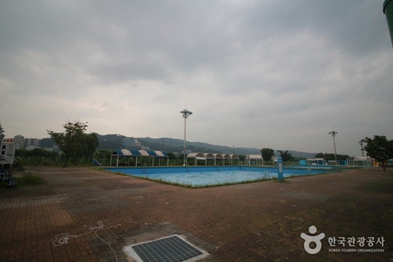 汉江市民公园广渡口游泳场