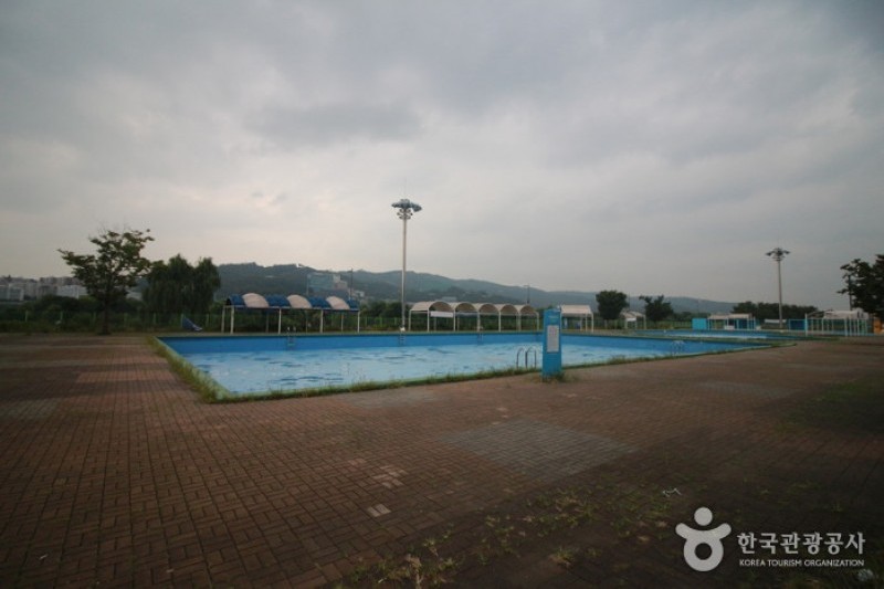 汉江市民公园广渡口游泳场