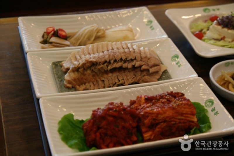 Nolboo菜包白切肉和石锅饭-蚕室店