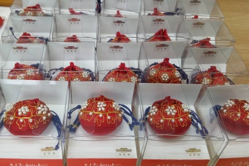 青瓦台舍廊坊纪念品店