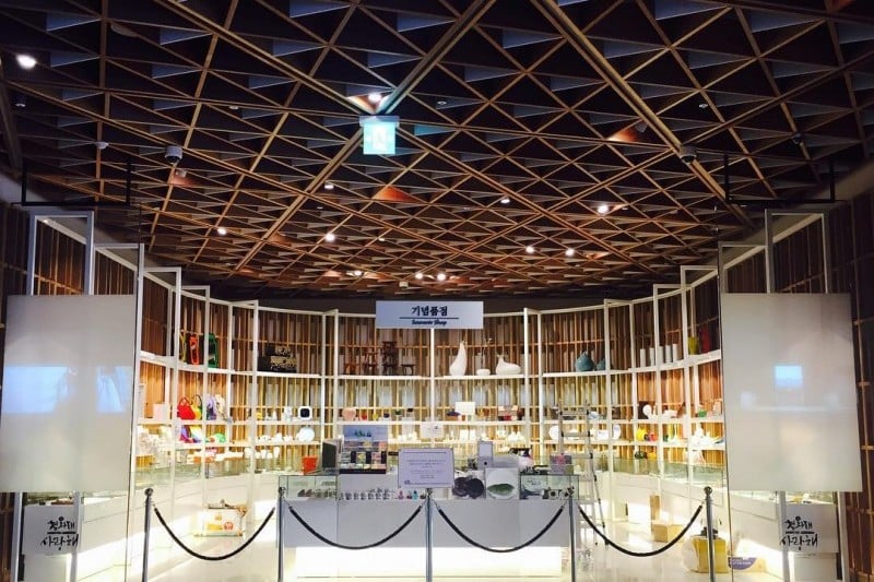 青瓦台舍廊坊纪念品店