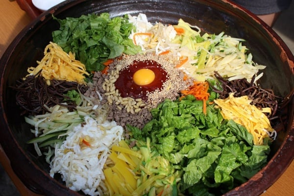 饭桌上绽放的花朵——韩国传统饮食拌饭