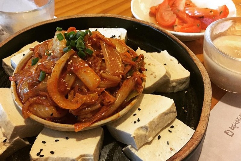 百岁酒村 钟阁店 - 品味韩国传统美酒与酒肴