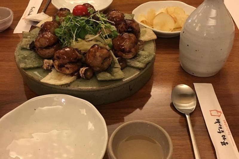 百岁酒村 钟阁店 - 品味韩国传统美酒与酒肴