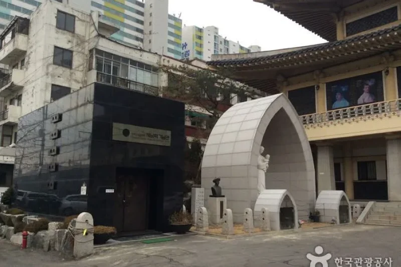 沙南基纪念圣堂