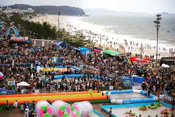 从6月1日起, 全国的海水浴场开始陆续开放