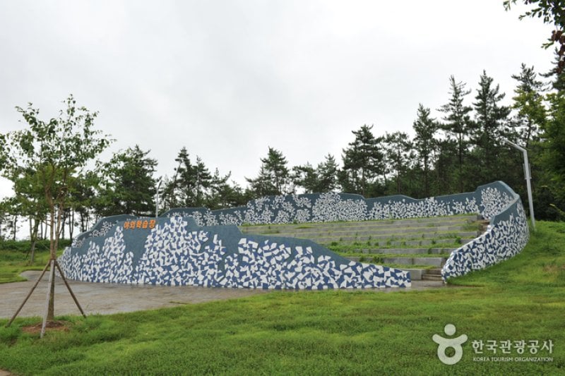 牛项里恐龙化石自然史遗址 (6/16)
