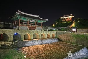 访花随柳亭(东北角楼)방화수류정(동북각루)