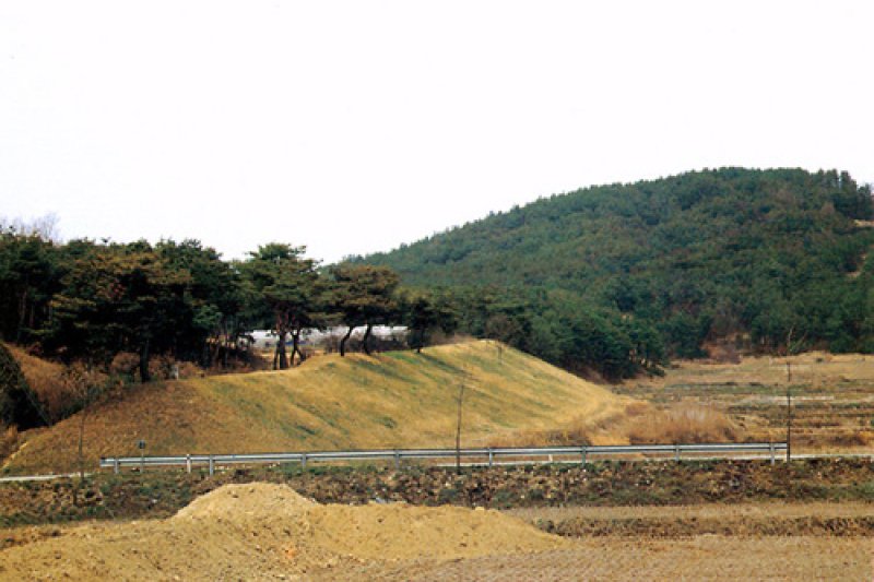 扶余罗城 [联合国教科文组织世界文化遗产]부여 나성 [유네스코 세계문화유산] (1/1)