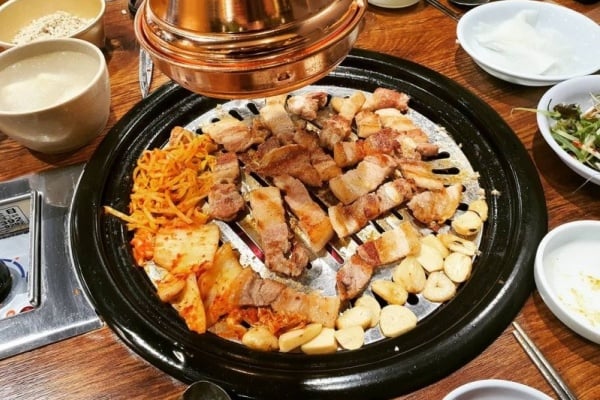 韩流明星的美食之旅第一站 - 双大炮烤肉店总店 (쌍대포소금구이)