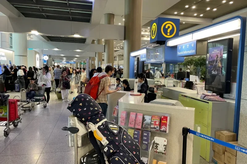 仁川国际机场旅游服务台(第一航站楼西边）