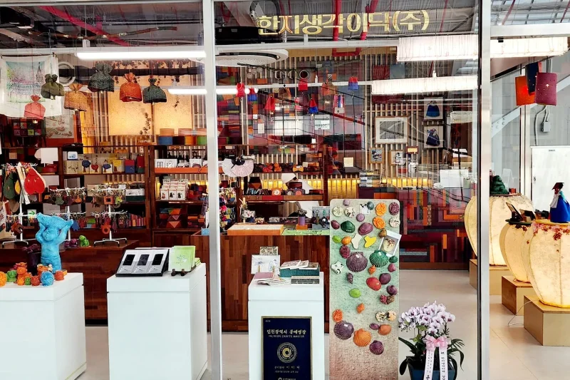 韩纸想法 LeeDak 画廊 仁川Sangsang Platform店