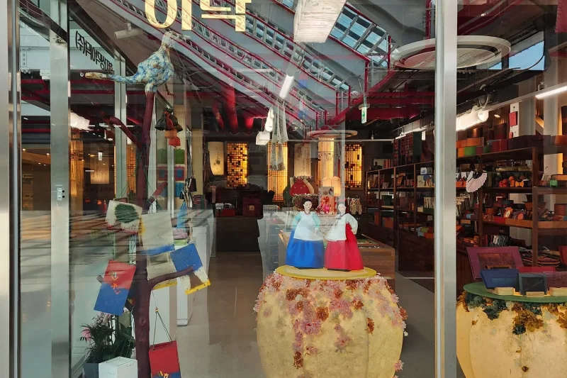 韩纸想法 LeeDak 画廊 仁川Sangsang Platform店