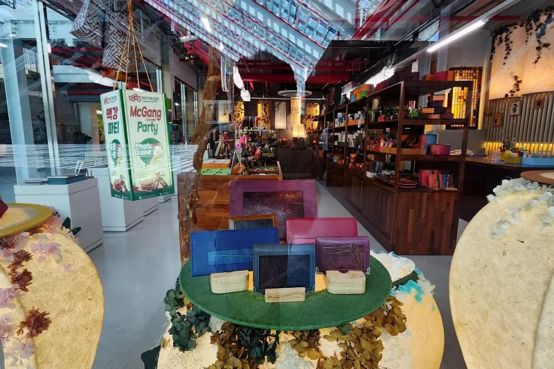 韩纸想法 LeeDak 画廊 仁川Sangsang Platform店