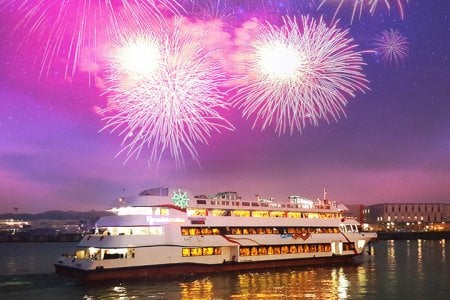首尔新年除夕夜汉江自助晚餐游船，烟花秀与倒计时庆典