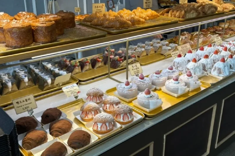 东洋盐田 Bakery Cafe / Studio &amp; Gallery (1/30)
