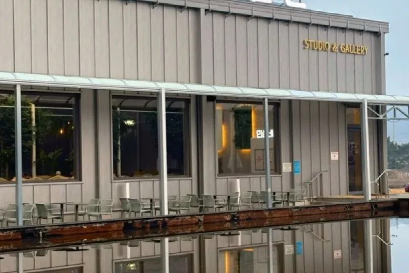 东洋盐田 Bakery Cafe / Studio &amp; Gallery (3/30)