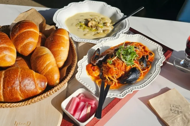 东洋盐田 Bakery Cafe / Studio &amp; Gallery (12/30)